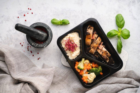 POJEMNIK CATERINGOWY DO ZGRZEWU TRÓJDZIELONY 227x178x30MM 500ML 50 SZT