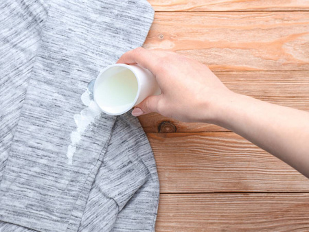 ODPLAMIACZ DO TKANIN OMINO BIANCO 500ML