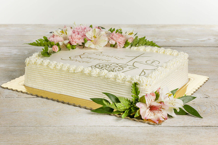 PODKŁAD POD TORT FALBANKA ZŁOTO-CZARNY 60x40cm a1szt