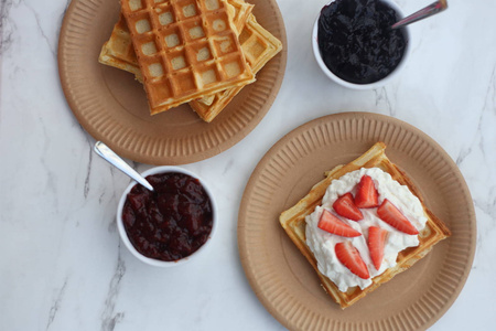 TALERZYKI PAPIEROWE JEDNORAZOWE KRAFT 15 cm 100szt