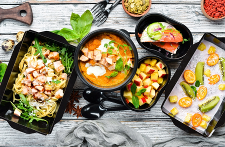 ŁYŻKI WIELORAZOWE CZARNE PLASTIKOWE 50 SZT