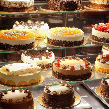 PODKŁAD POD TORT OKRĄGŁY FALBANKA ZŁOTO-CZARNY fi34cm a1szt