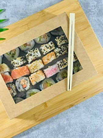 PUDEŁKO KARTON CUKIERNICZY Z OKIENKIEM 26x19x5cm a100szt